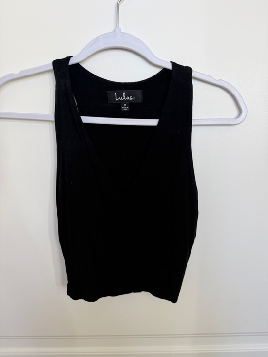 Lulus Tops - Lulu's Black V-Neck Tank Top - Sleek Sleeveless Tee